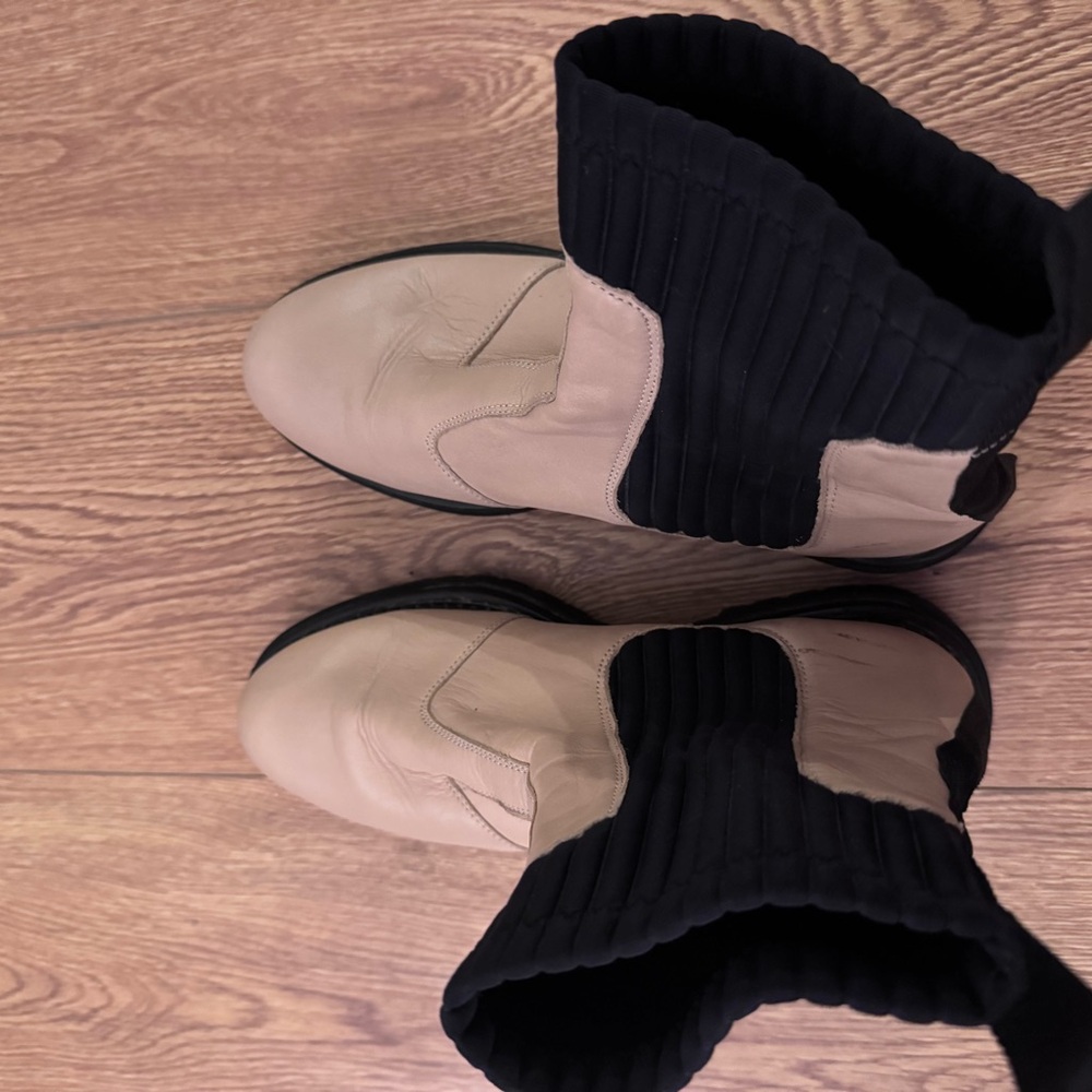 Anthropologie Chelsea Boots 🖤 - Picture 8 of 8